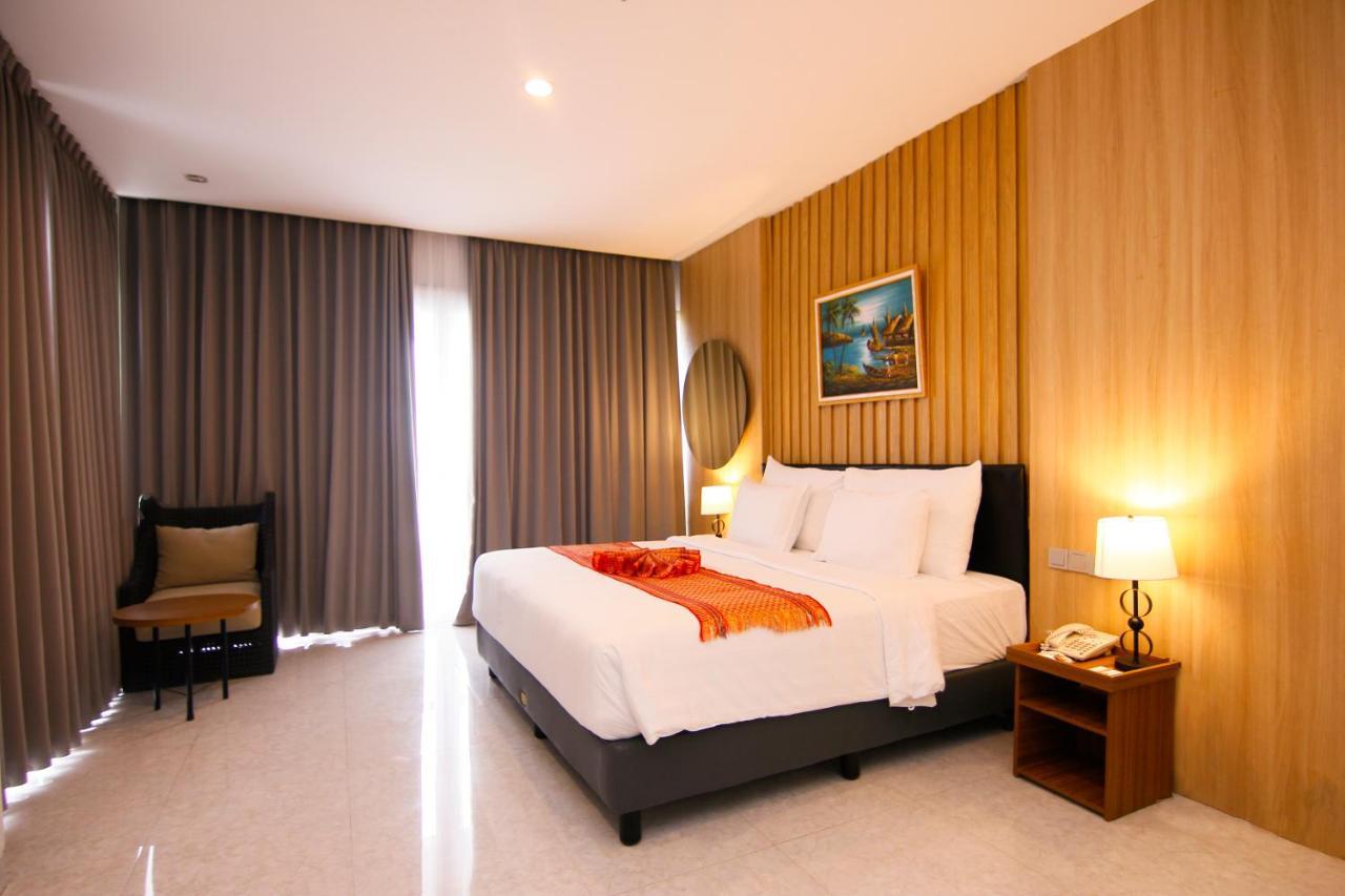 Raja Hotel Kuta Mandalika Resort & Convention Exterior photo