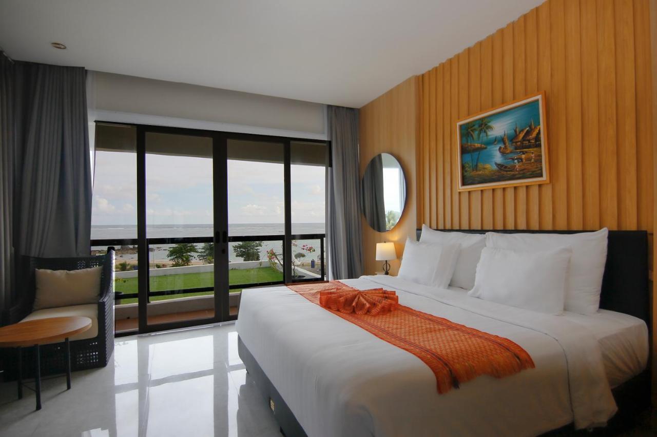 Raja Hotel Kuta Mandalika Resort & Convention Exterior photo