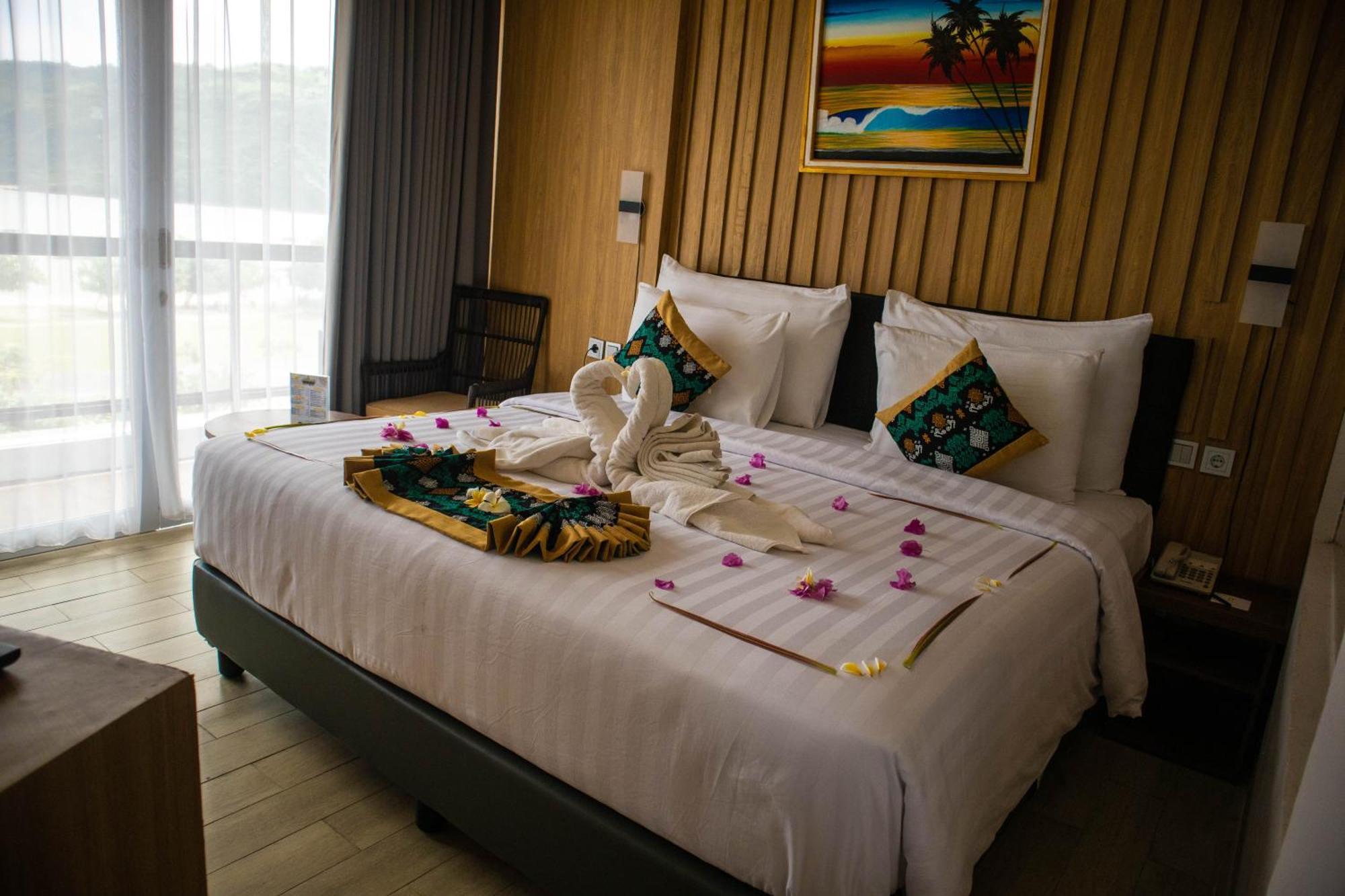 Raja Hotel Kuta Mandalika Resort & Convention Exterior photo
