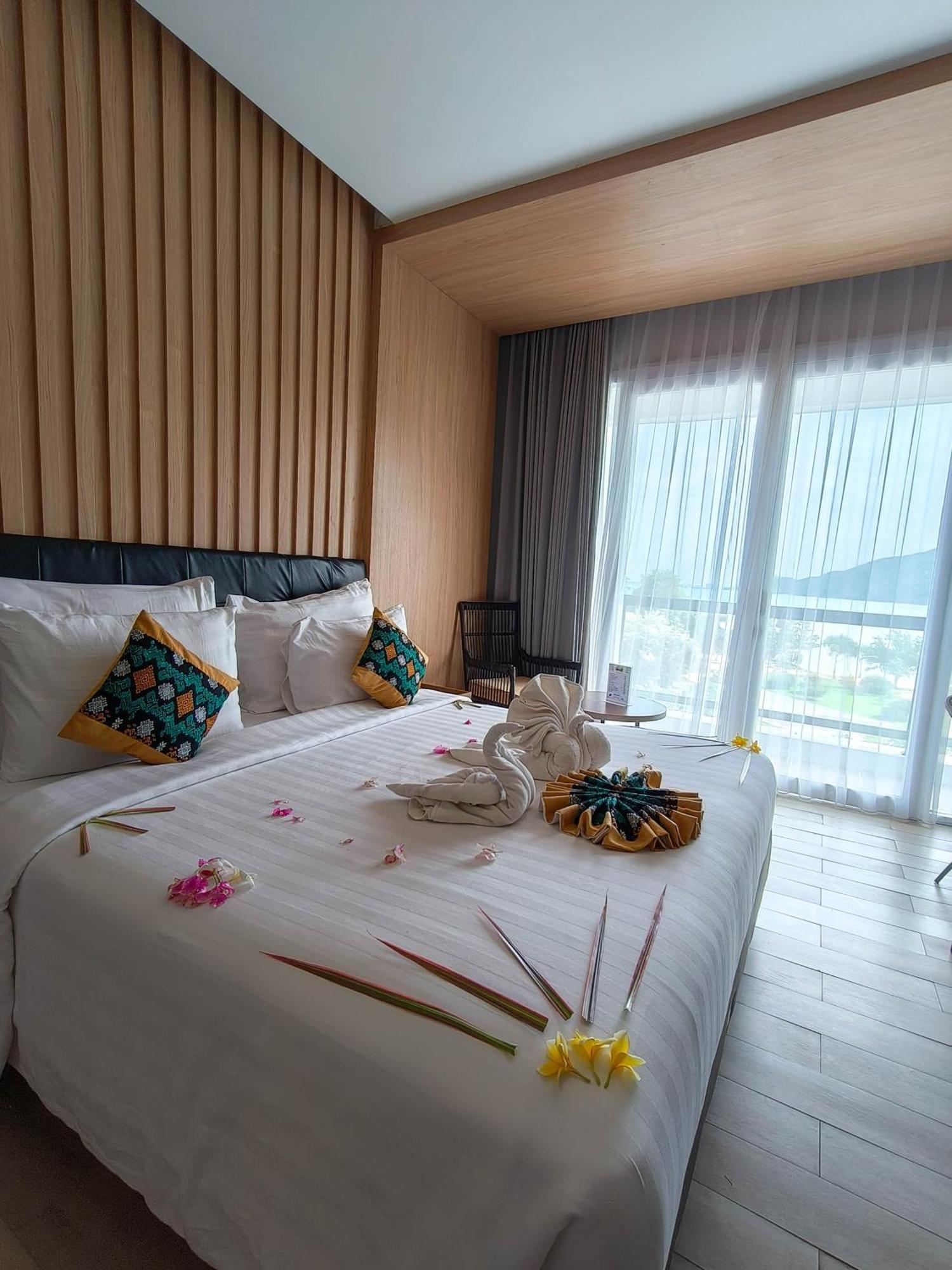 Raja Hotel Kuta Mandalika Resort & Convention Exterior photo