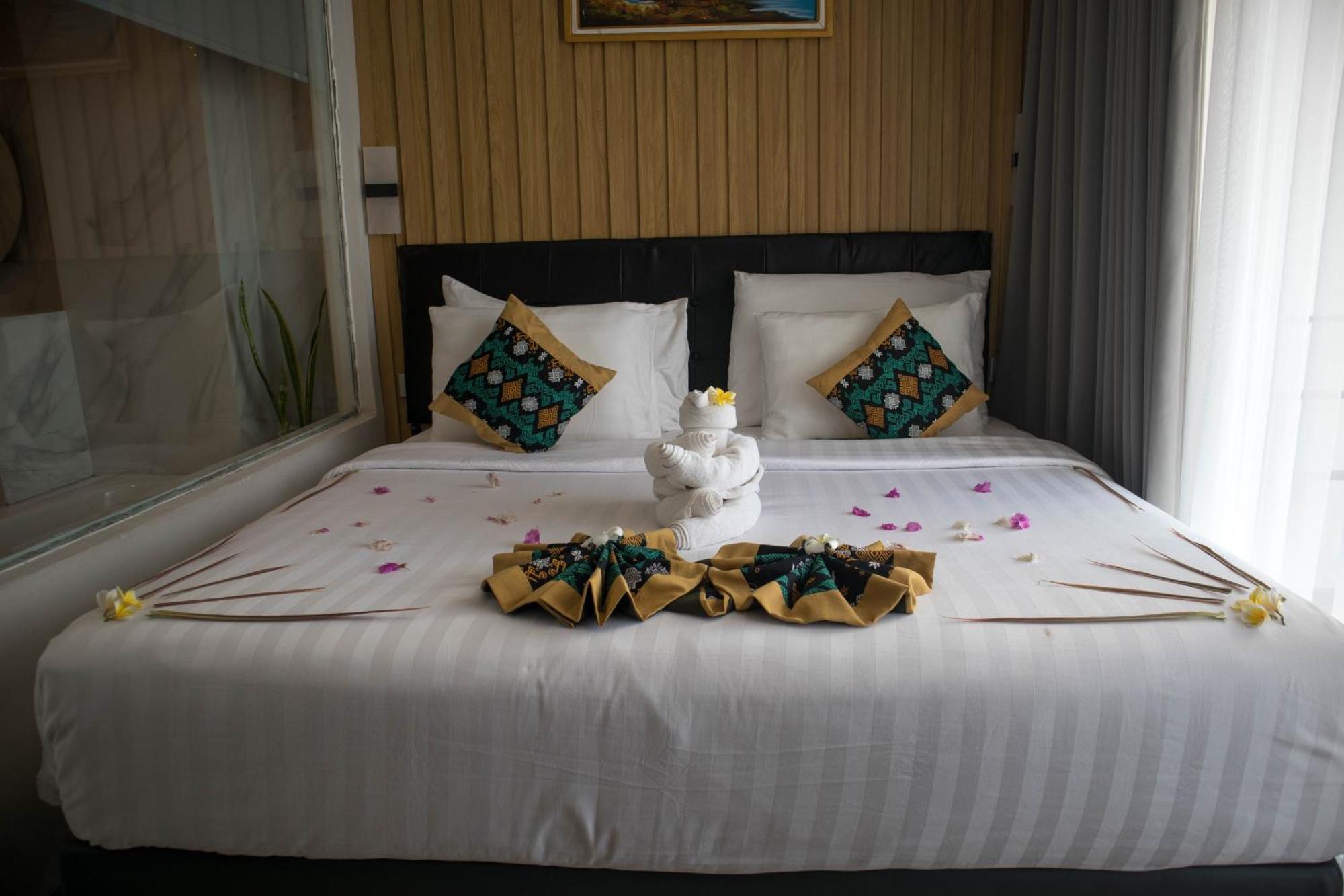 Raja Hotel Kuta Mandalika Resort & Convention Exterior photo