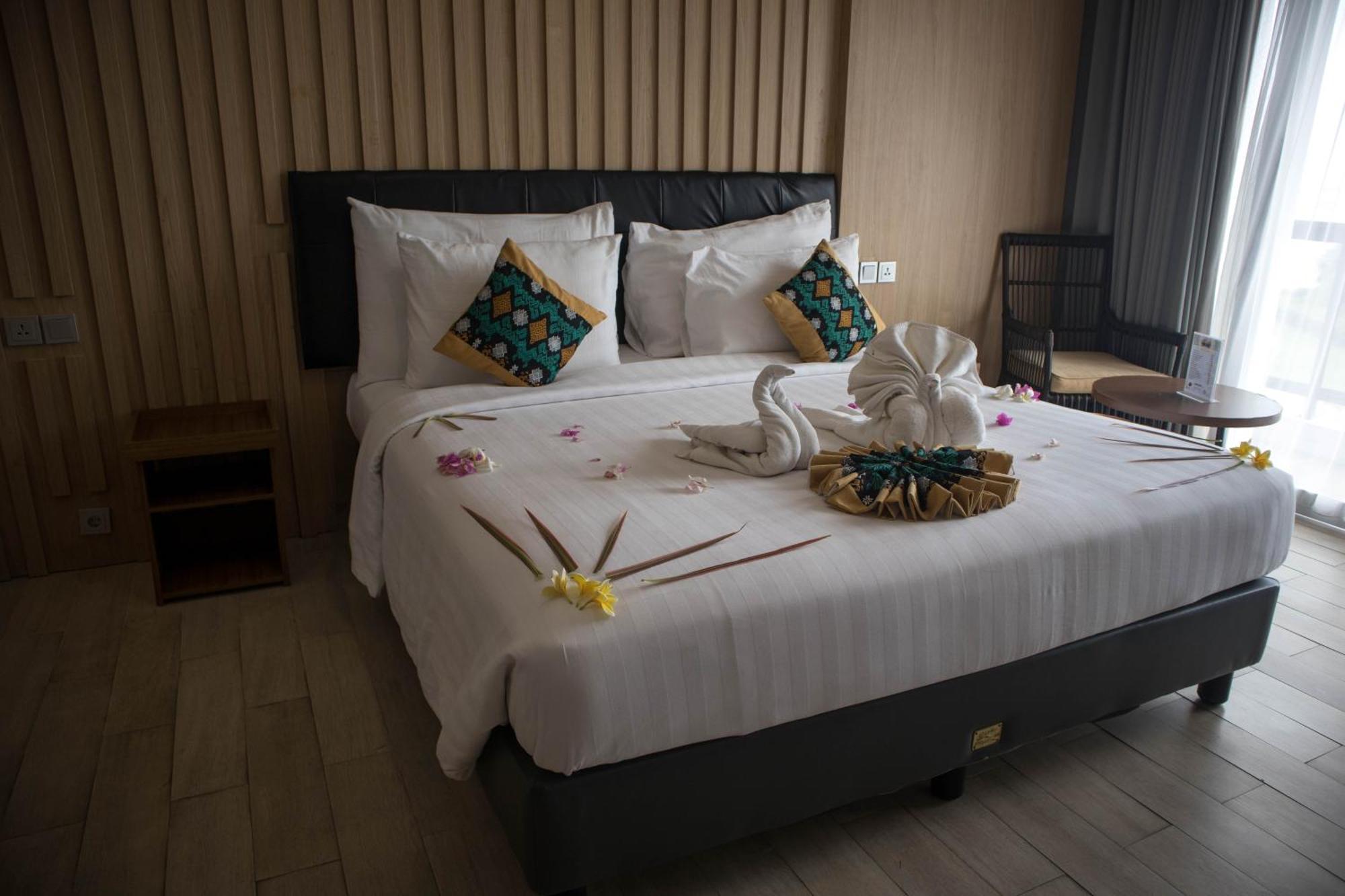 Raja Hotel Kuta Mandalika Resort & Convention Exterior photo