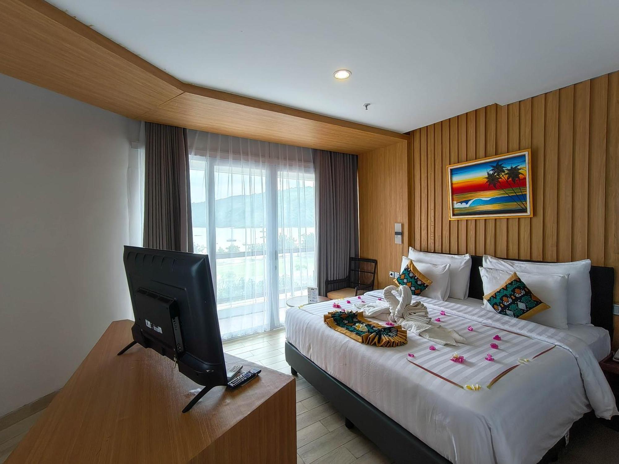 Raja Hotel Kuta Mandalika Resort & Convention Exterior photo