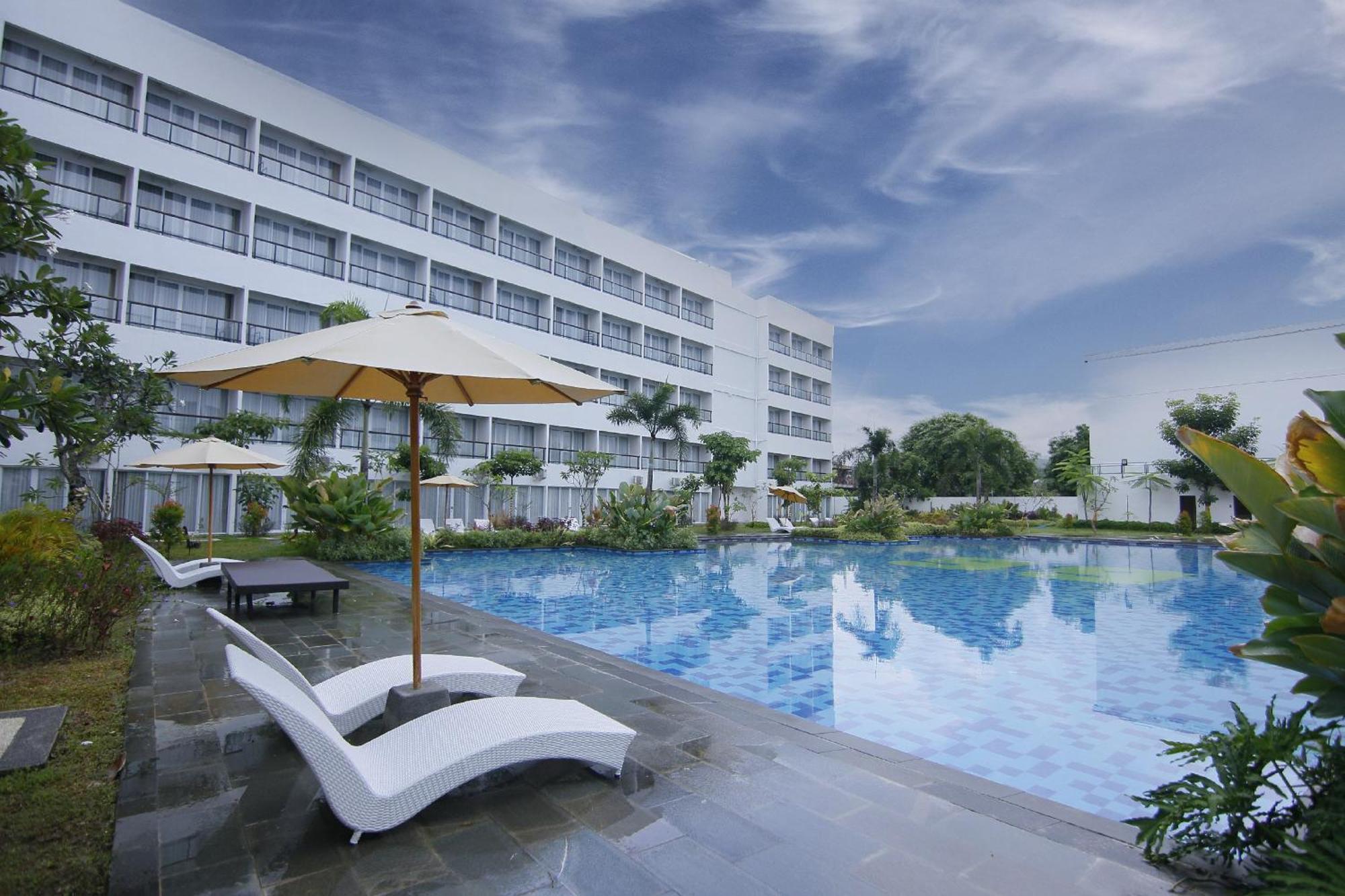 Raja Hotel Kuta Mandalika Resort & Convention Exterior photo