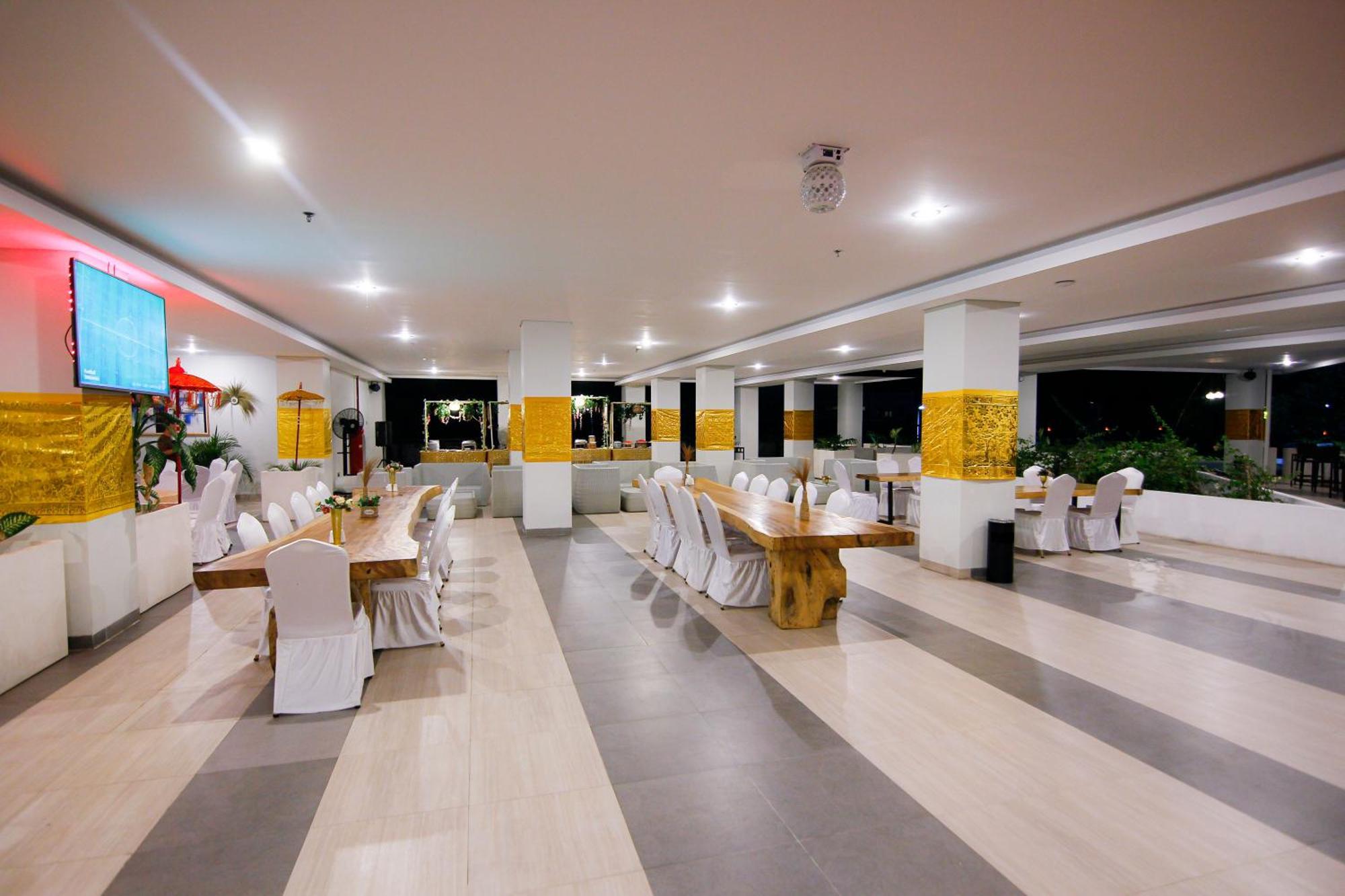 Raja Hotel Kuta Mandalika Resort & Convention Exterior photo