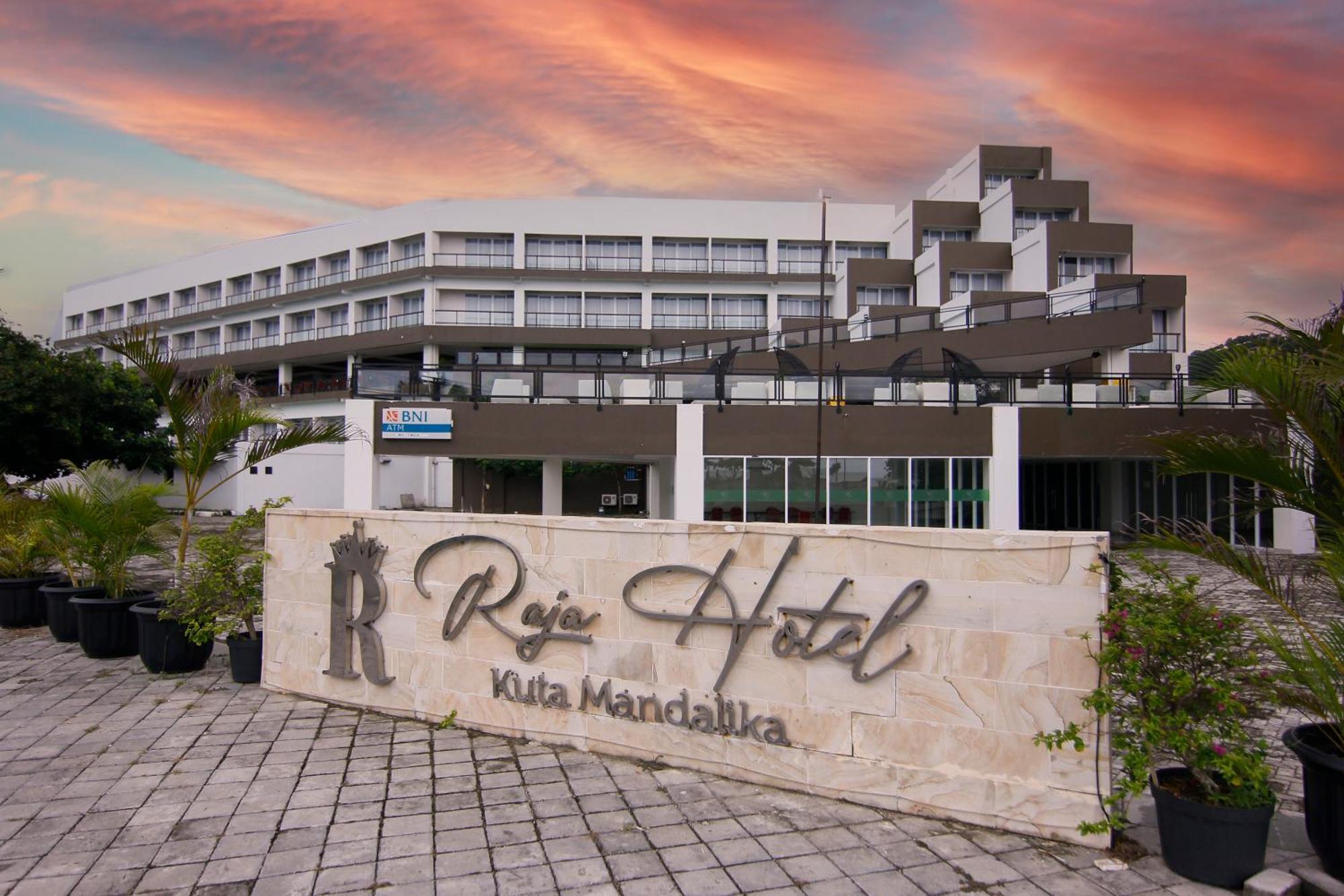 Raja Hotel Kuta Mandalika Resort & Convention Exterior photo